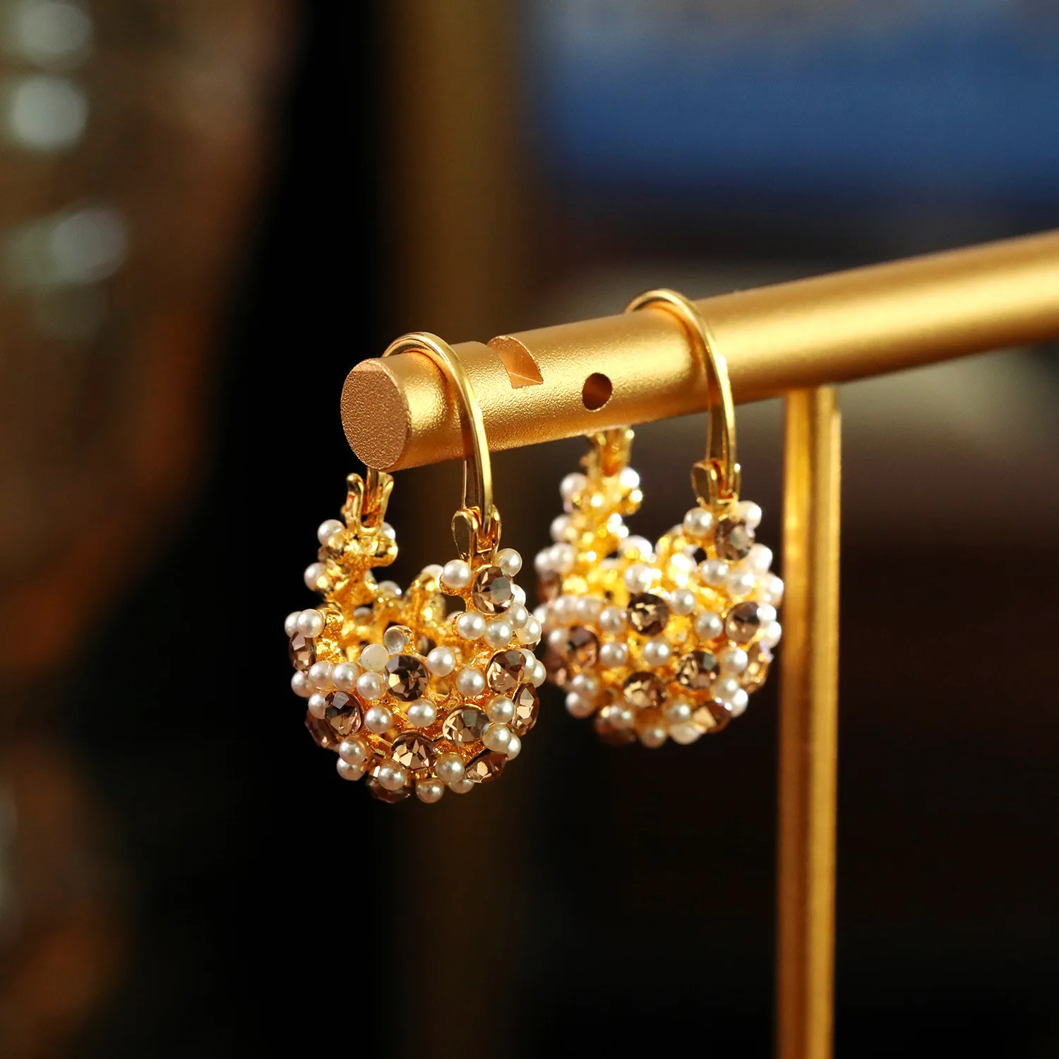 High Quality Pearl Hollow Flower Basket U Shaped Ear Buckle Exquisite Light Luxury Advanced Sense Fairy Gentle Earring Wholesale