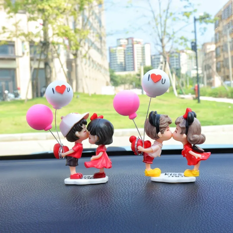 Cartoon Resin Couples Figurine Cute Lovers Balloon Ornament for Car Dashboard Office Desktop Home Decor Lovely Kiss Miniatures