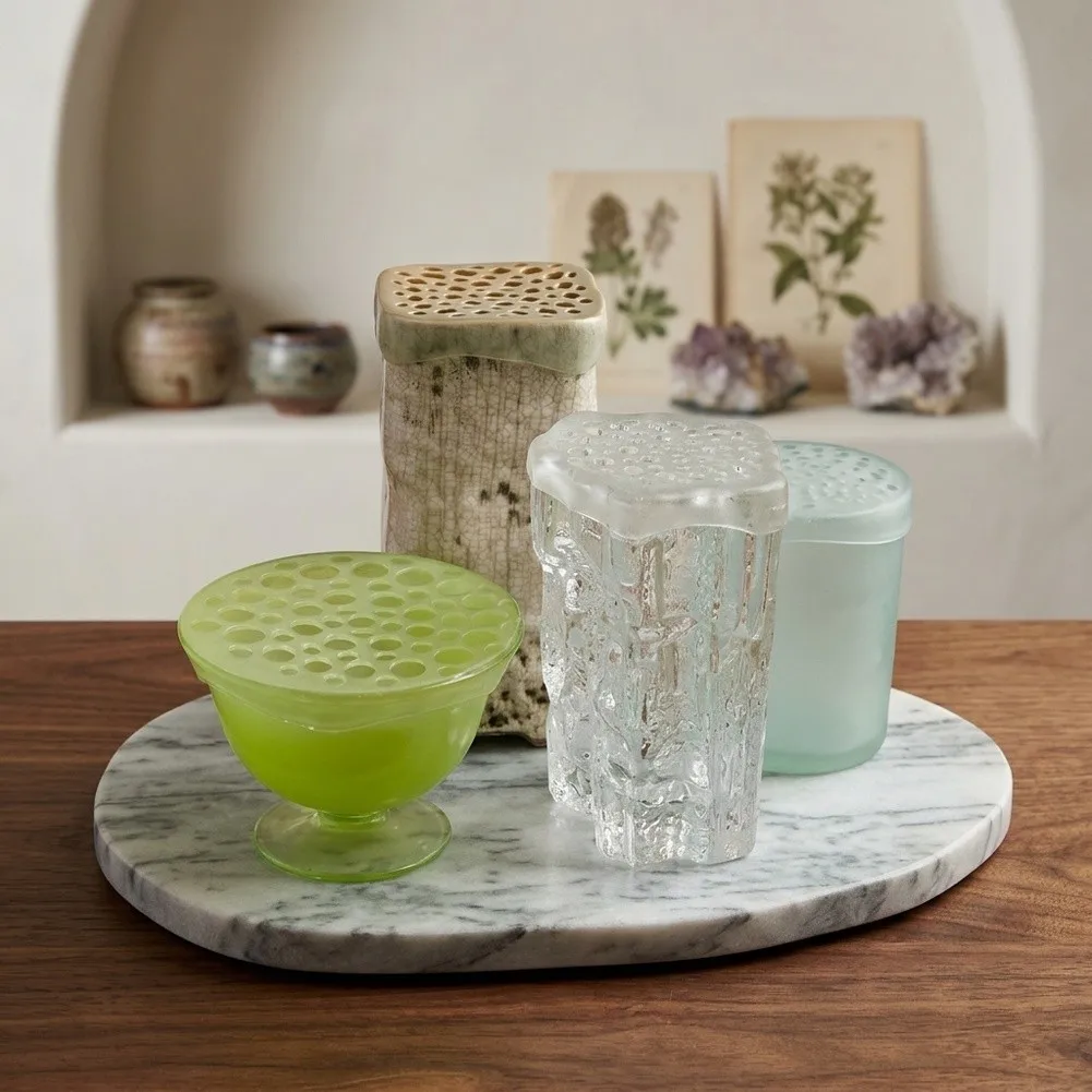 Flower Arranger Grid Silicone Material - Easy to Trim and Fit for Round or Square Vase Openings 6.4x5.6x3.7 cm