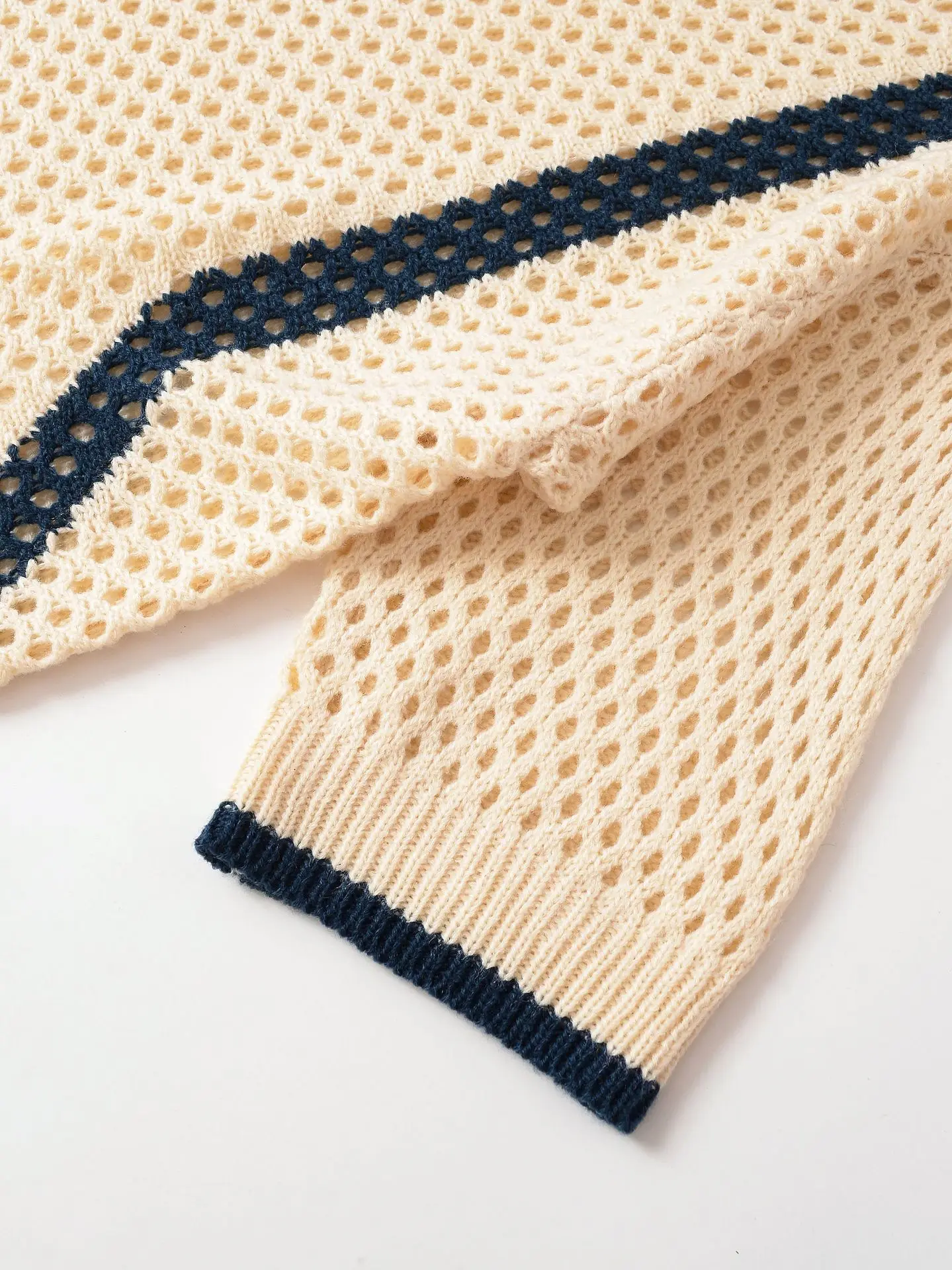 Cross-border new women's fashion internet celebrity hot style loose V-neck contrast knitted top hollow sweater versatile