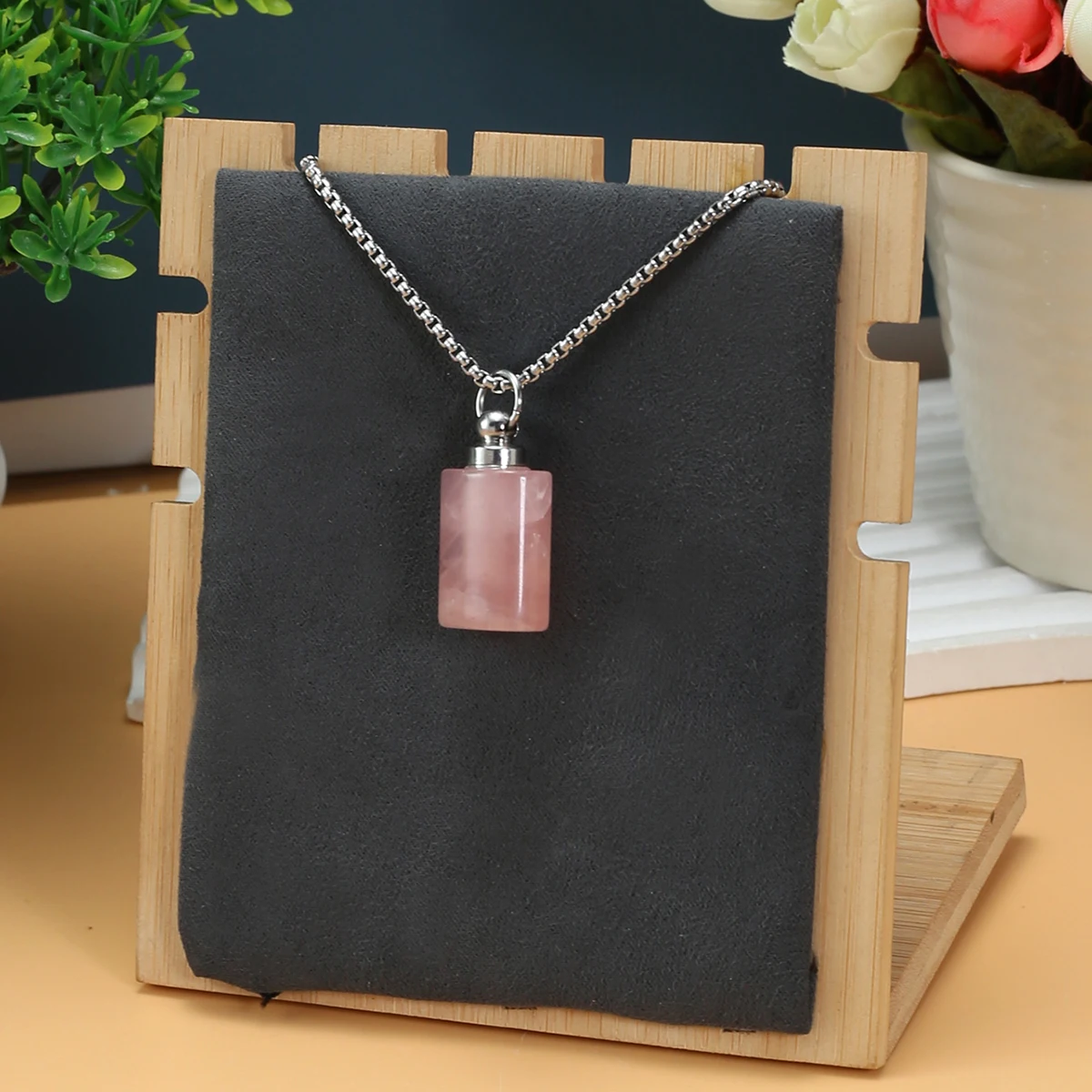 

Natural Stone Crystal Perfume Bottle Necklace Fragrance Essential Oil Bottle Pendant Stainless Steel Chain Necklaces Jewelry