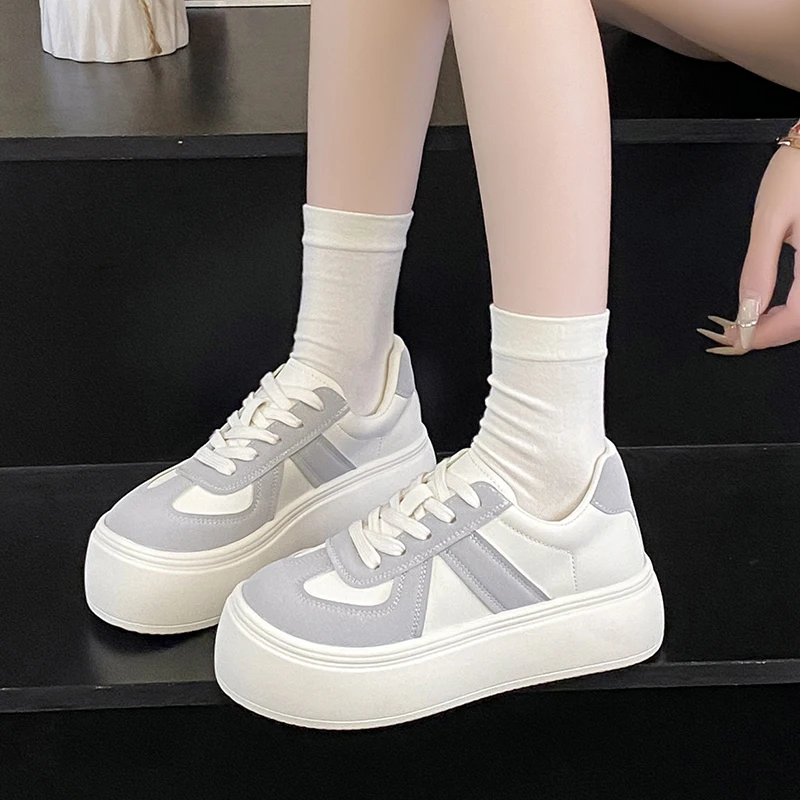 شانغ شي سميكة سوليد قليلا طويل القامة 6 سنتيمتر طويل القامة حذاء أبيض للنساء 2025 صيف جديد تنوعا تنفس أحذية نسائية عادية