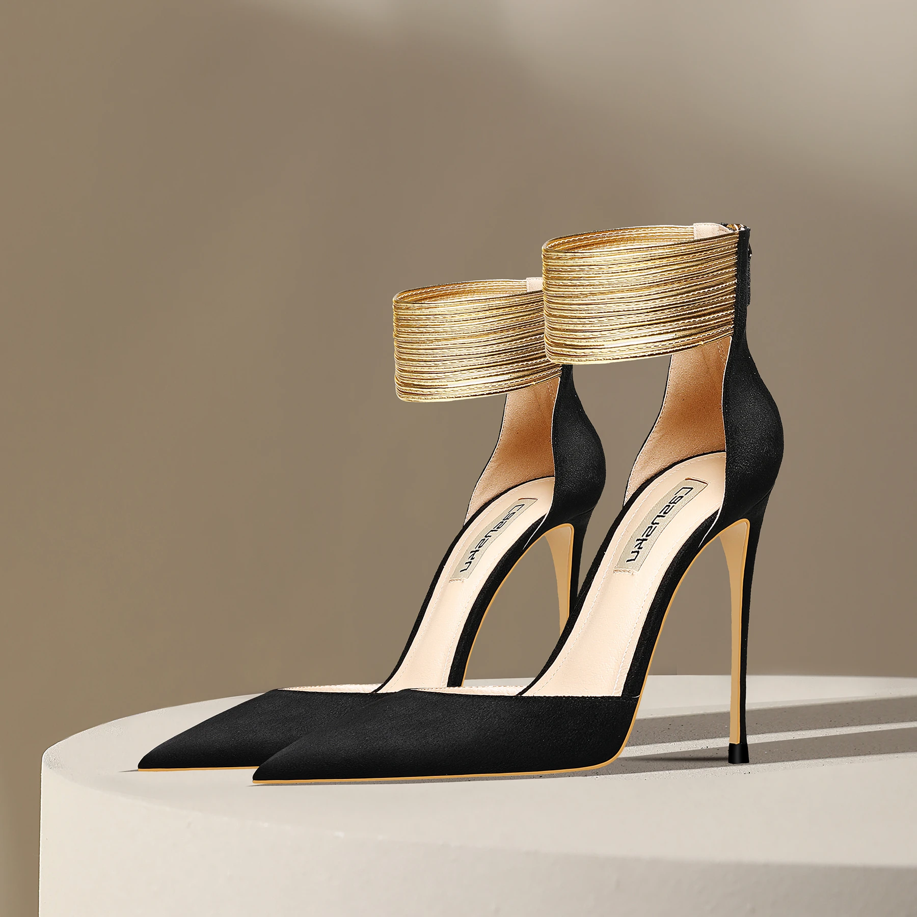 

Знаменитые в Интернете туфли на высоком каблуке с манжетами на щиколотке. Новые летние сандалии с носком в римском стиле для женщин. Черные сексуальные полые туфли-лодочки на тонком каблуке.