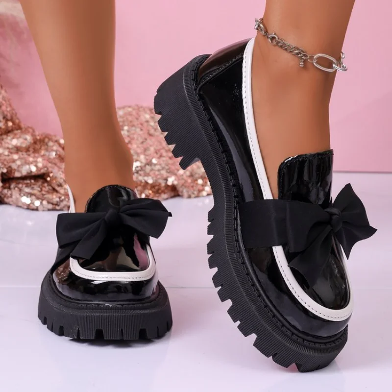 Women Patent Leather Bow Loafers Contrast Color Trim Sawtooth Platform Sole Slip‑On Block Heel Dress Shoes for Spring Autumn