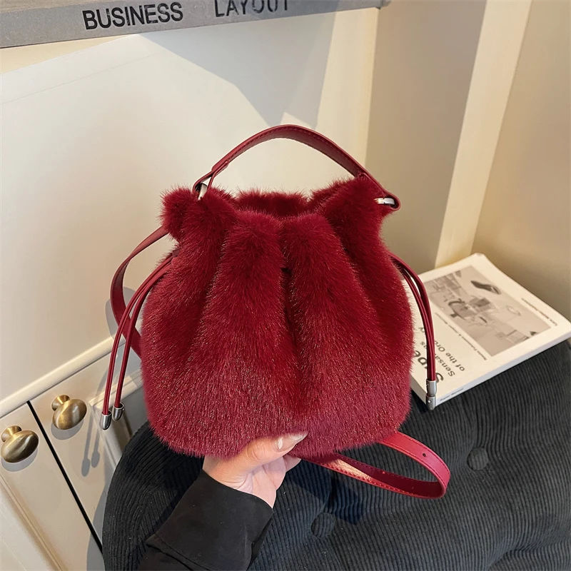 Chic Red Plush Handbags for Women Autumn Winter Faux Fur Mini One Shoulder Crossbody Bags French Texture Soft Plush Clutch