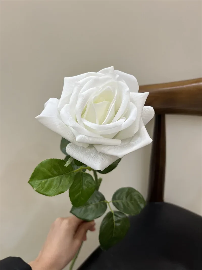 5 Stück Künstliche Feuchtigkeitsspendende Rosen aus Latex, Echt Aussehende Kunstblumen, Brautstrauß, Hochzeitsdekoration, Rosen für Heimdekoration, Partytisch-Blumendekoration – Detail 1