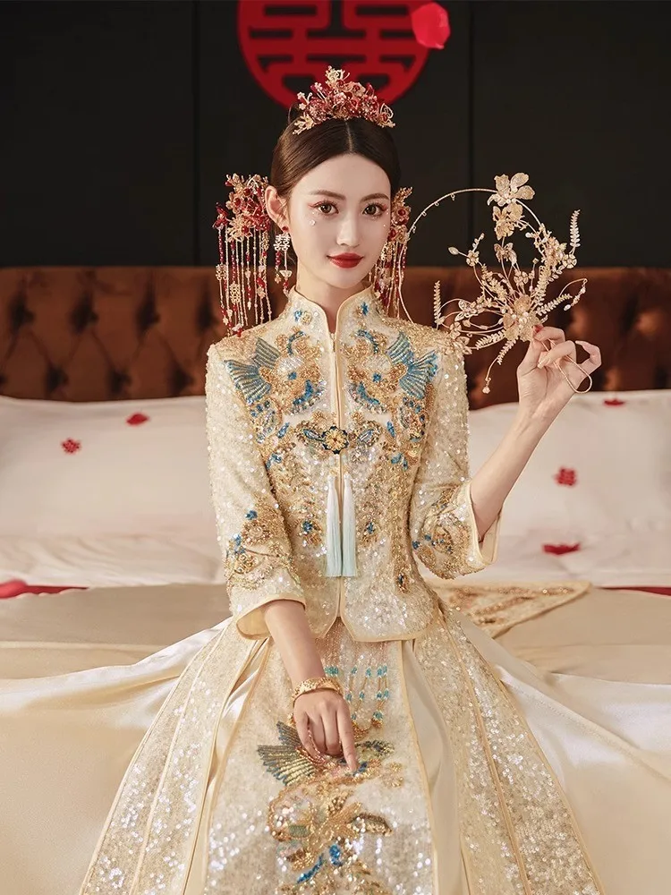 

New golden bride's champagne-colored wedding dress large size toasting