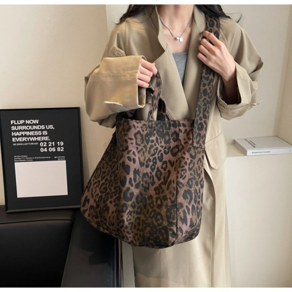 Large-capacity tote bag women 2026 new leopard print tote bag women fashion simple one-shoulder portable commuter bag women
