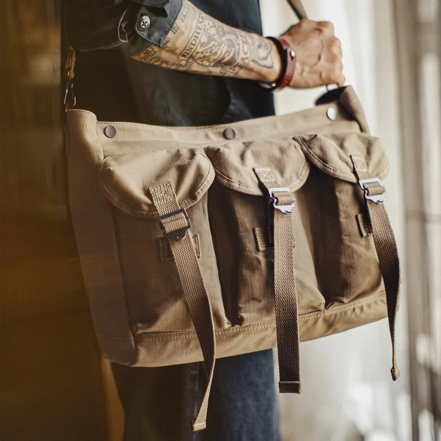 

Maden Men's American Tactical Crossbody Bag Large Capacity Outdoor Utility Shoulder Handbag Workwear Tote Travel Casual Bag