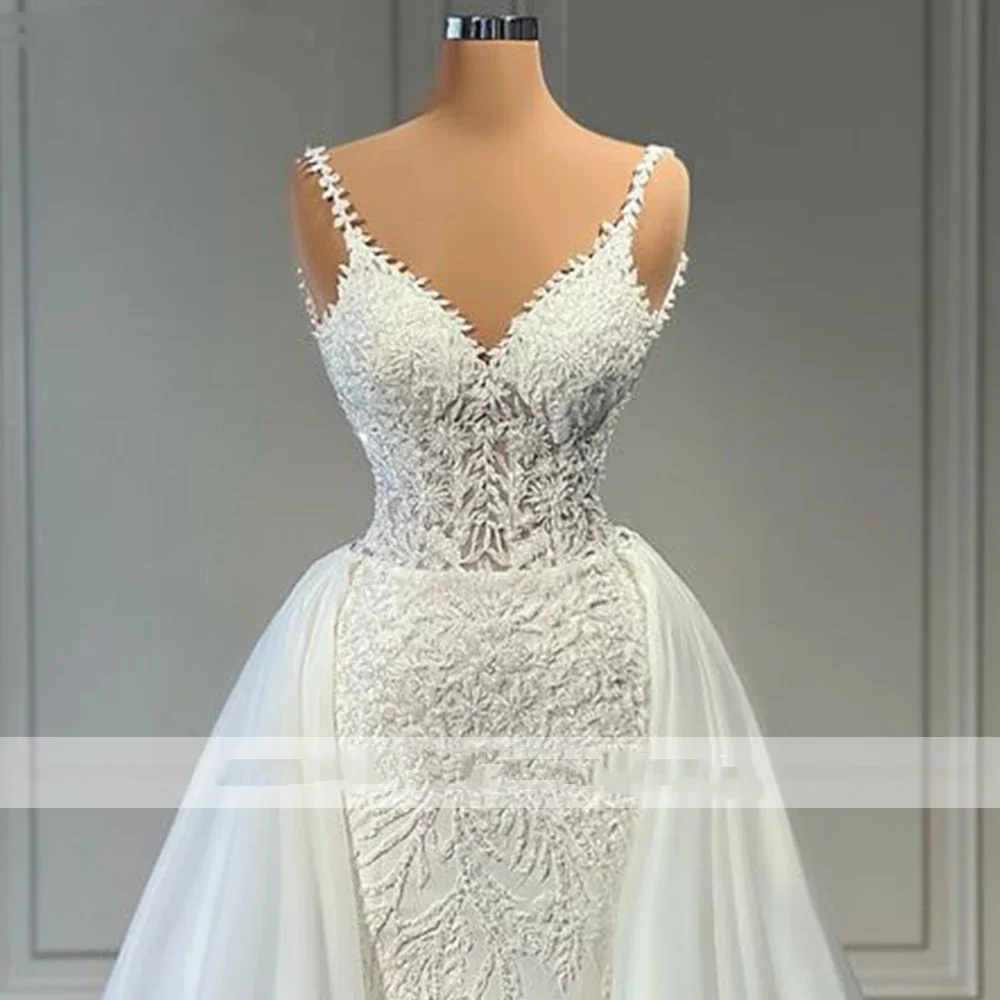 Op maat gemaakte prachtige sixy V-hals zeemeermin satijnen trouwjurken Mouwloze illusie kanten bruidsjurken met kralen en afneembare sleep