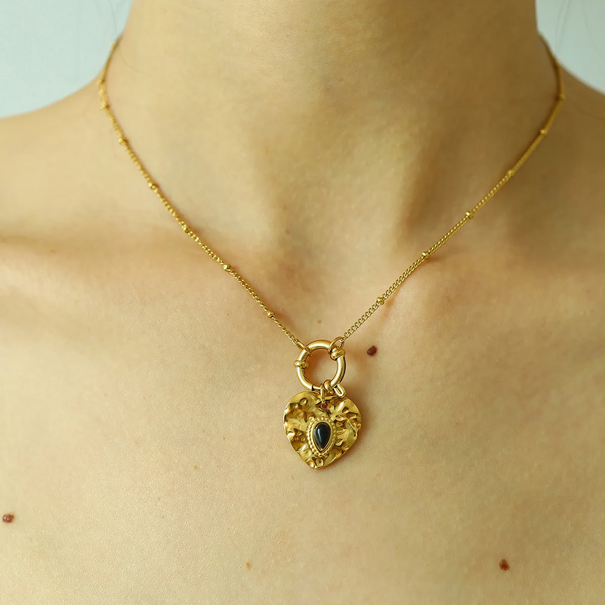 18K real gold Natural stone peach heart titanium steel necklace French retro simple style plated  love pendant collarbone chain