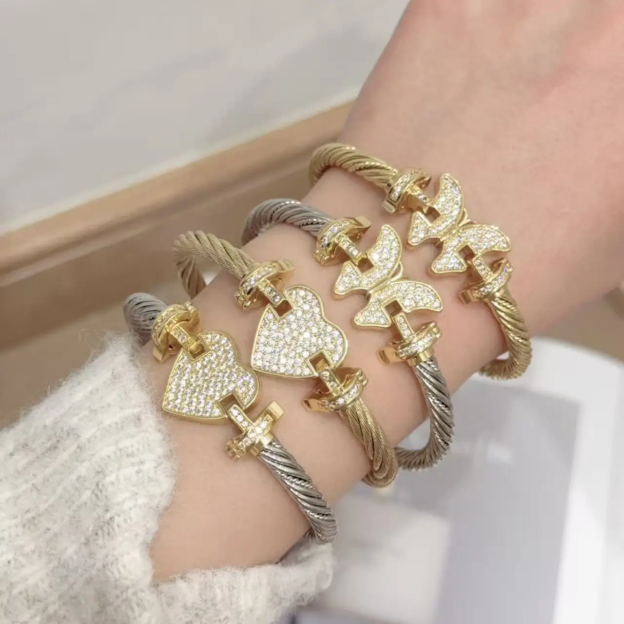 Butterfly Love Fried Dough Twists Steel Wire Full Diamond Bracelet 18K Gold Plated Micro Set Bracelet Wholesale