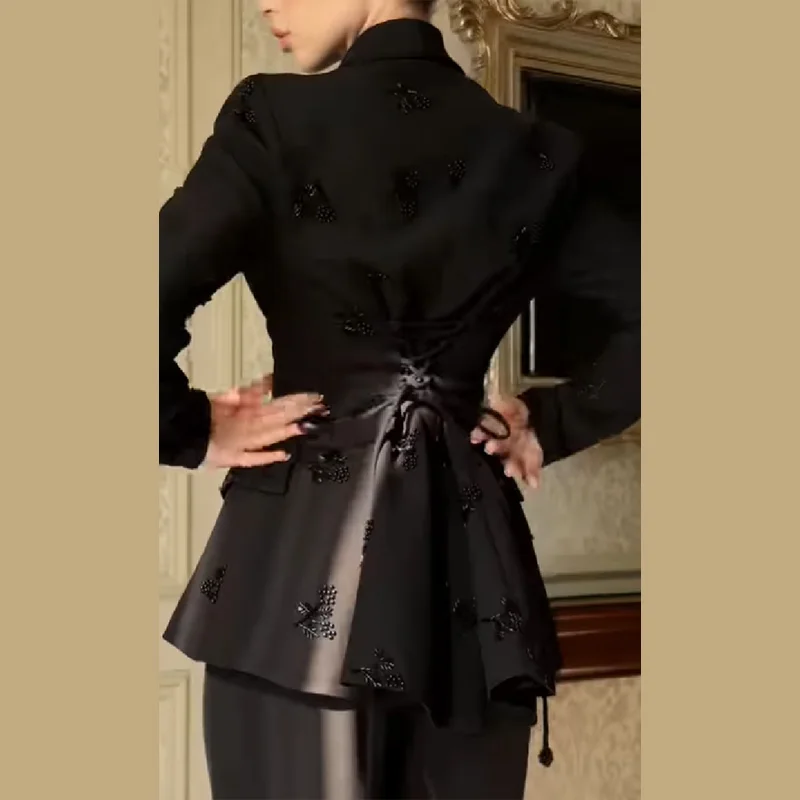 Perlenbesetztes A-Linien Blazer-Jacken-Hosen-Set mit Revers, schmaler Taille, Schnürung, Anzugjacke und weit geschnittener Anzughose – Neue Damen-Party-Outfits 2026 – Detail 6