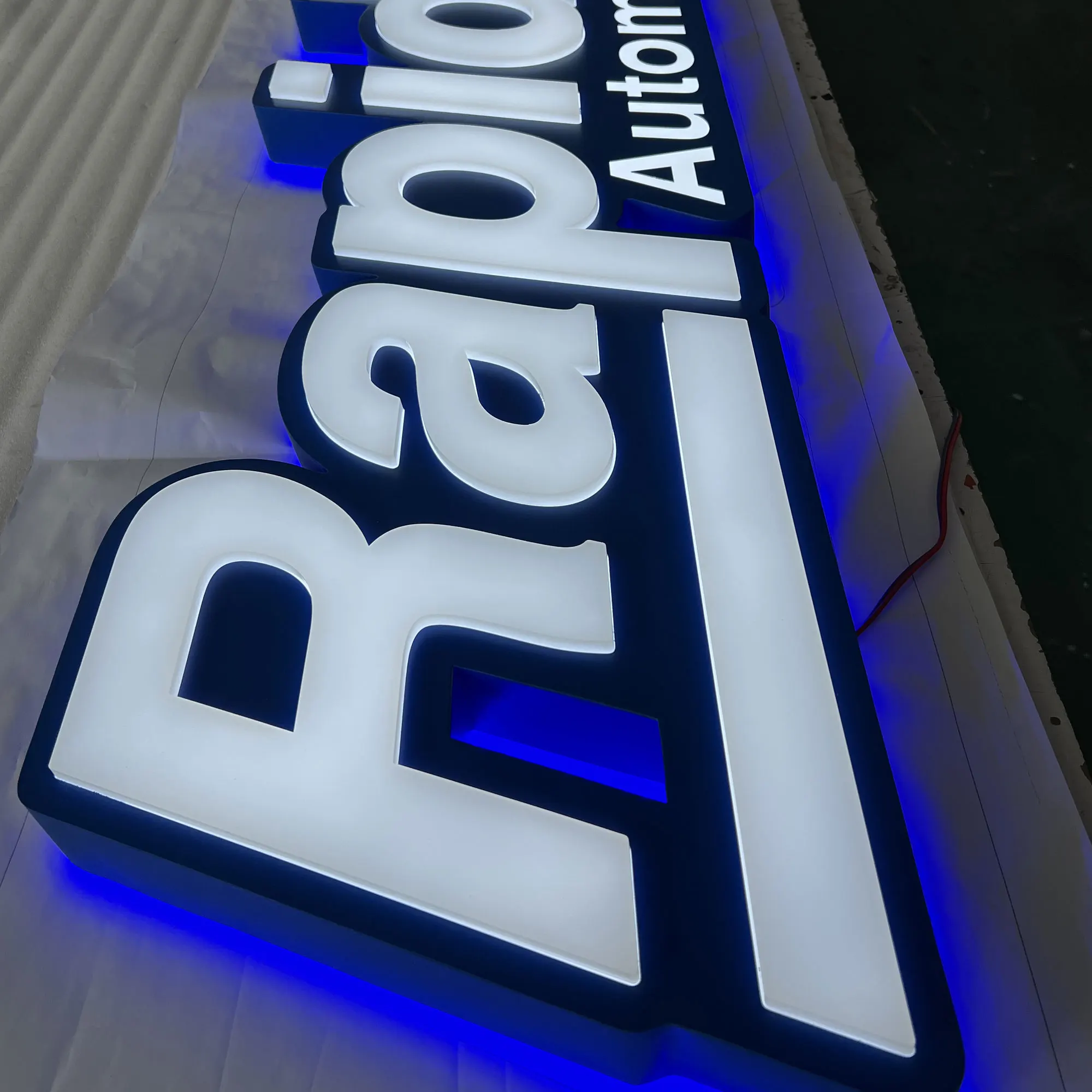 Lettres de signe d'éclairage double face, éclairage blanc, éclairage arrière bleu