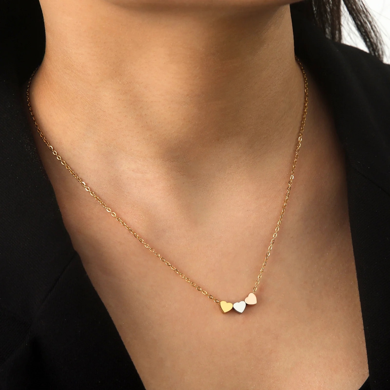 Cazador Kpop-gargantilla de 3 corazones para mujer y niña, collar de joyería minimalista de acero inoxidable, regalo de cumpleaños para el día de la madre 2025