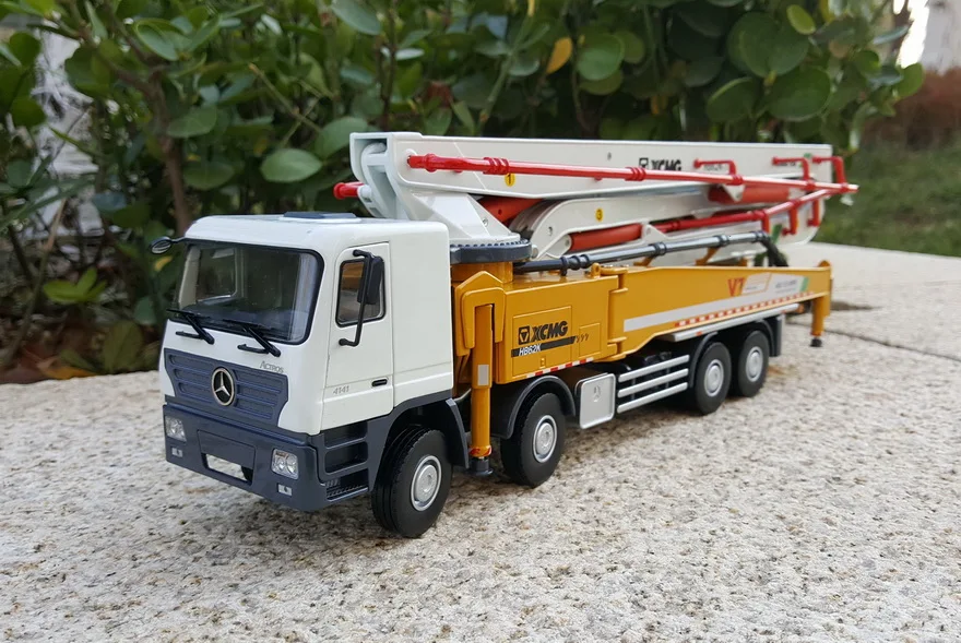 Koleksi Model mainan DieCast skala 1:35 XCMG HB62K beton 62m pompa truk mesin teknik kendaraan untuk dekorasi, hadiah