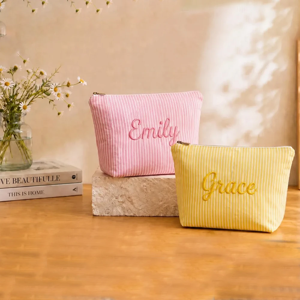 bolsa-de-maquiagem-com-nome-personalizado-bolsa-de-viagem-bordada-em-seersucker-bolsa-de-cosmeticos-bolsa-de-praia-de-verao-bolsa-de-higiene-feminina-presente-para-dama-de-honra