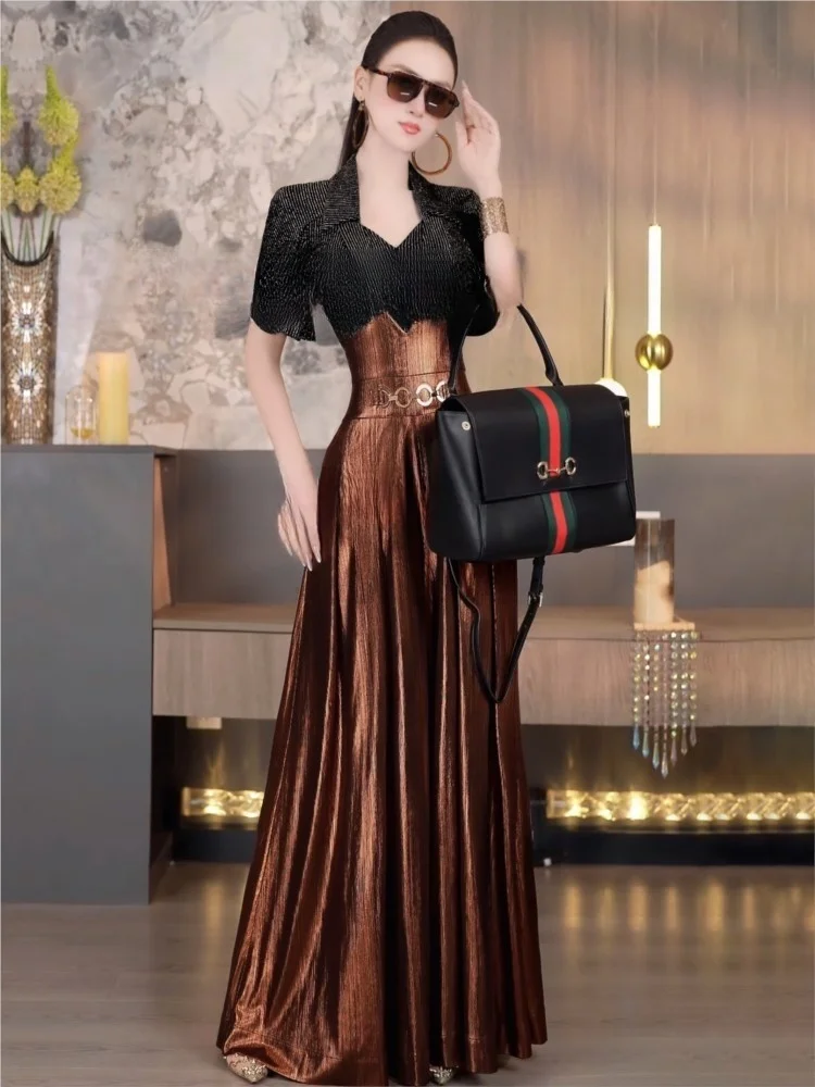A new style of fashionable designer's color-blocking jumpsuit featuring stylish and waist-cinching pleated wide-leg