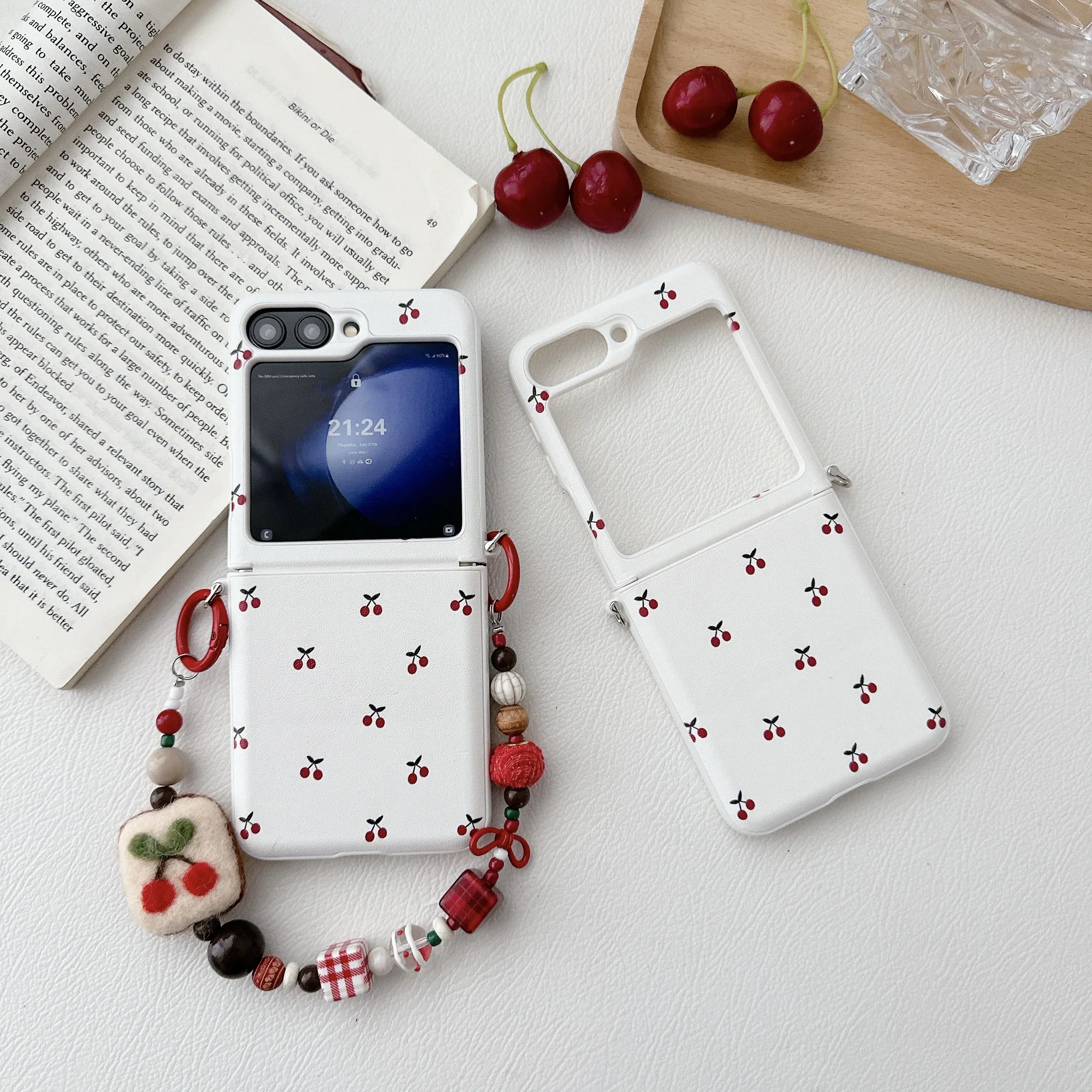 For Motorola Razr 60Ultra 50Ultra Cherry Pattern Bracelet Protect Case For Razr 2024+ Motorola Razr50U Razr 2025Plus 2025Ultra