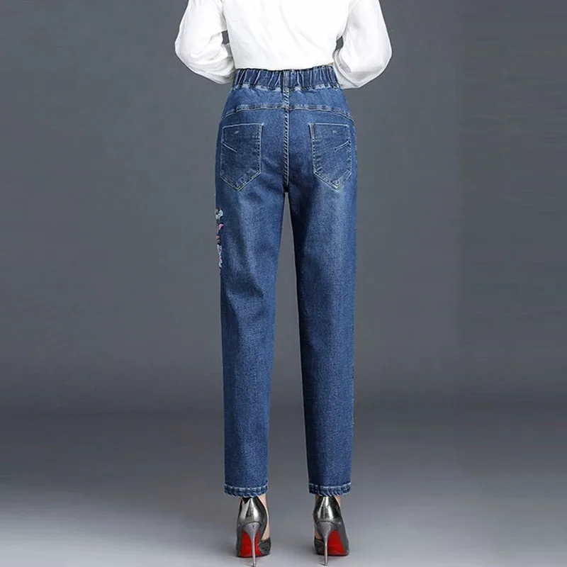2024 Fashion Flower Embroidery Loose Mom Jeans Plus Size Elastic Waist Denim Harem Pants Women Vintage Washed Ankle Denim Pants