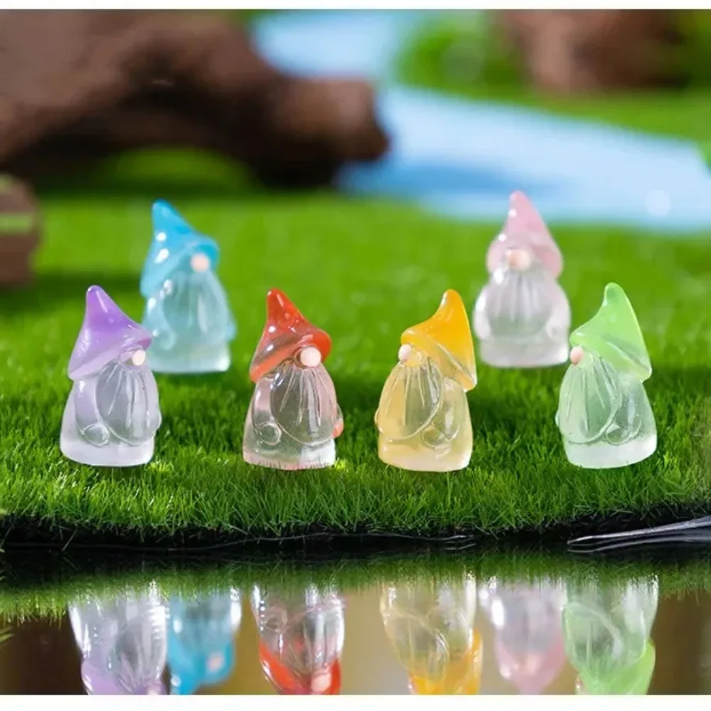 6pcs Gift Tiny Miniature Gnome Figurines Luminous Effect Glow in The Dark Mini Resin Gnomes Fairy Garden Statues Landscape Decor