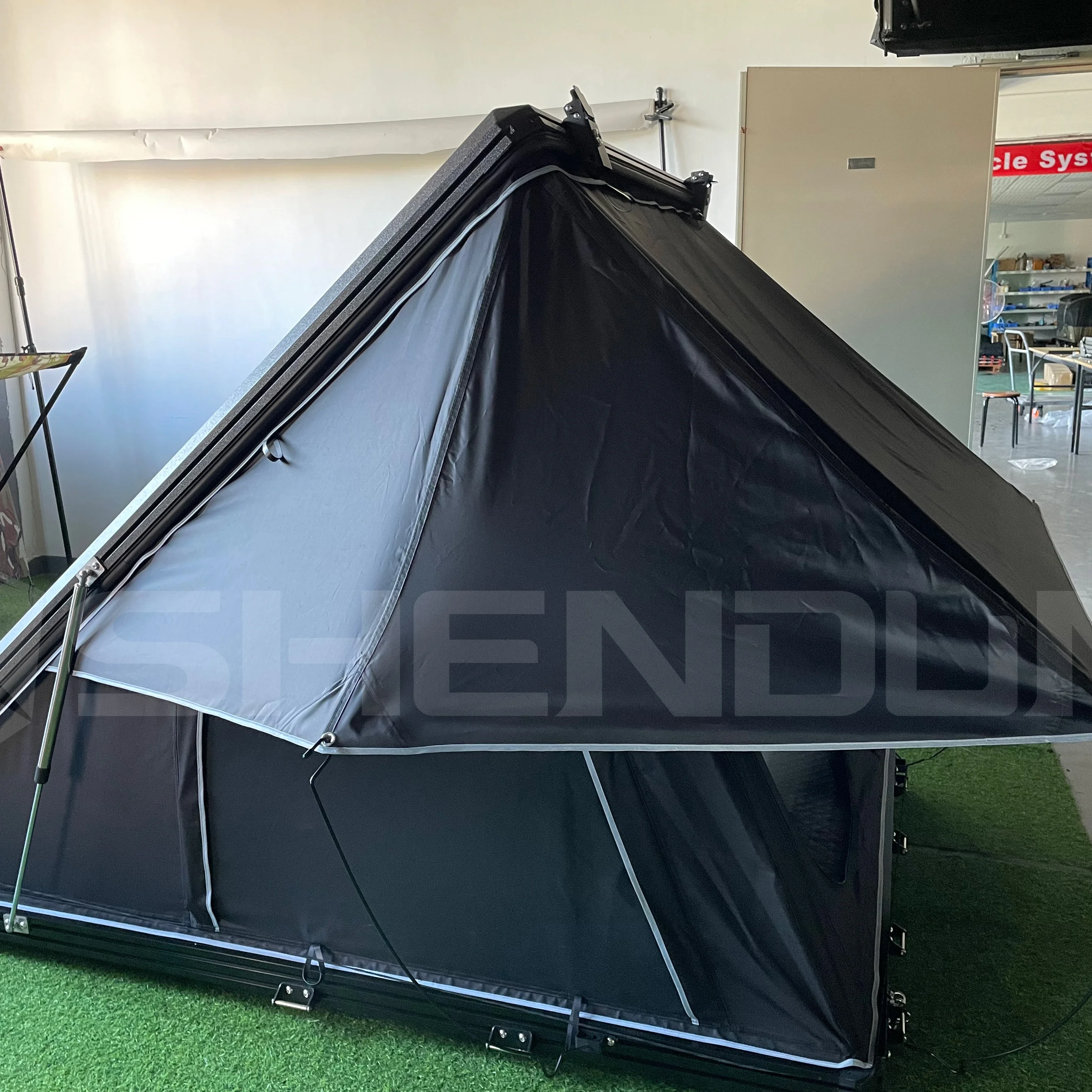 Hard Shell Triangle aluminum Car Roof Camping Roof Top Tent suzuki For Travel roof top tent 4 person for sale