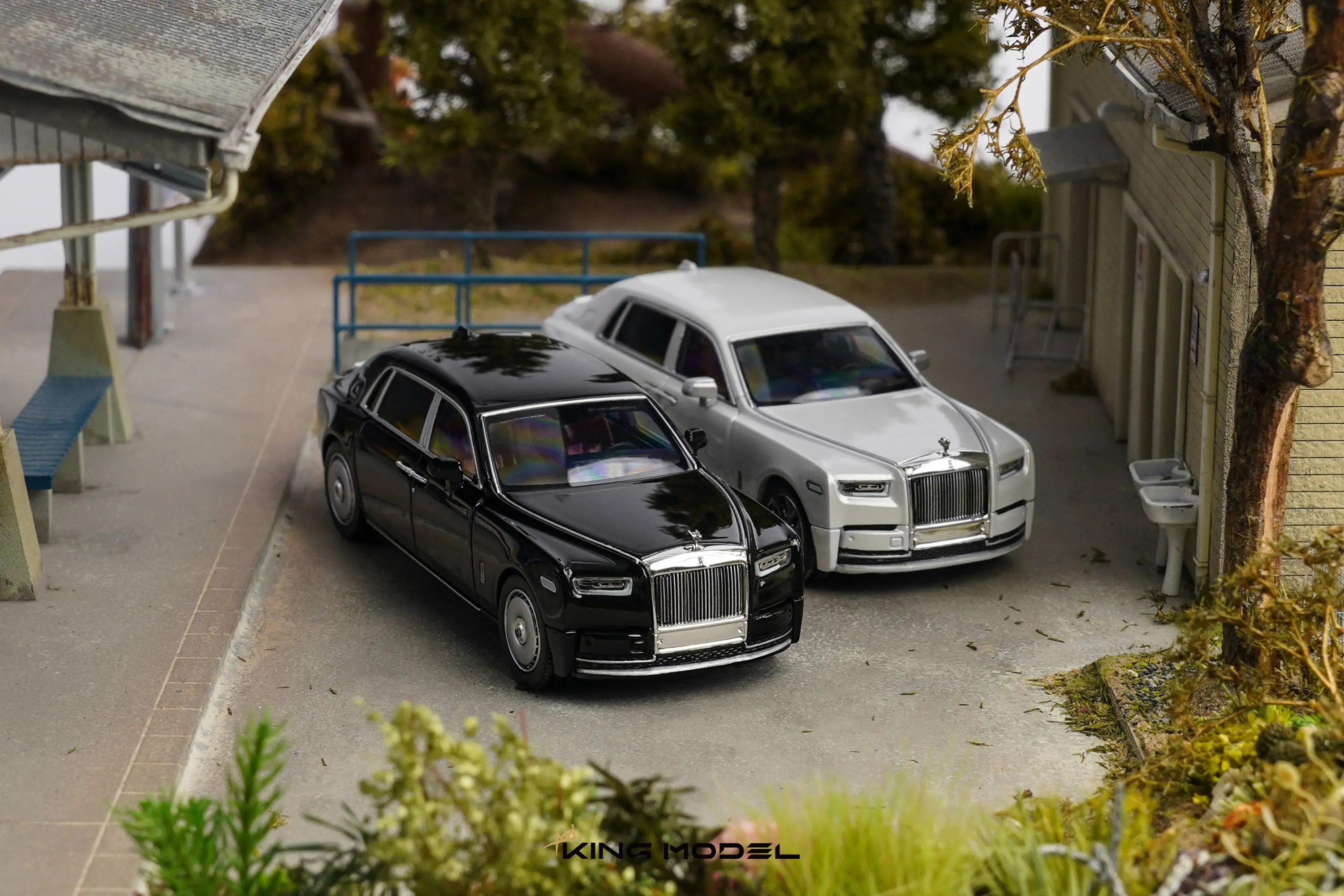 KING MODEL 1:64 Rolls‑Royce Phantom VIII Alloy Diecast Model Car Collectible Gift Ornament