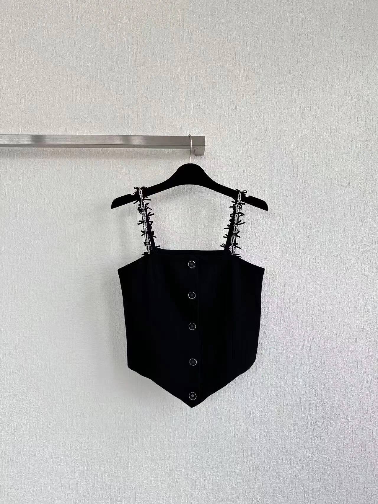 

Женская майка с жемчужной бабочкой