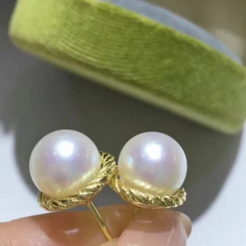 

CHARMING PAIR OF SOUTH SEA WHITE ROUND PEARL EARRING