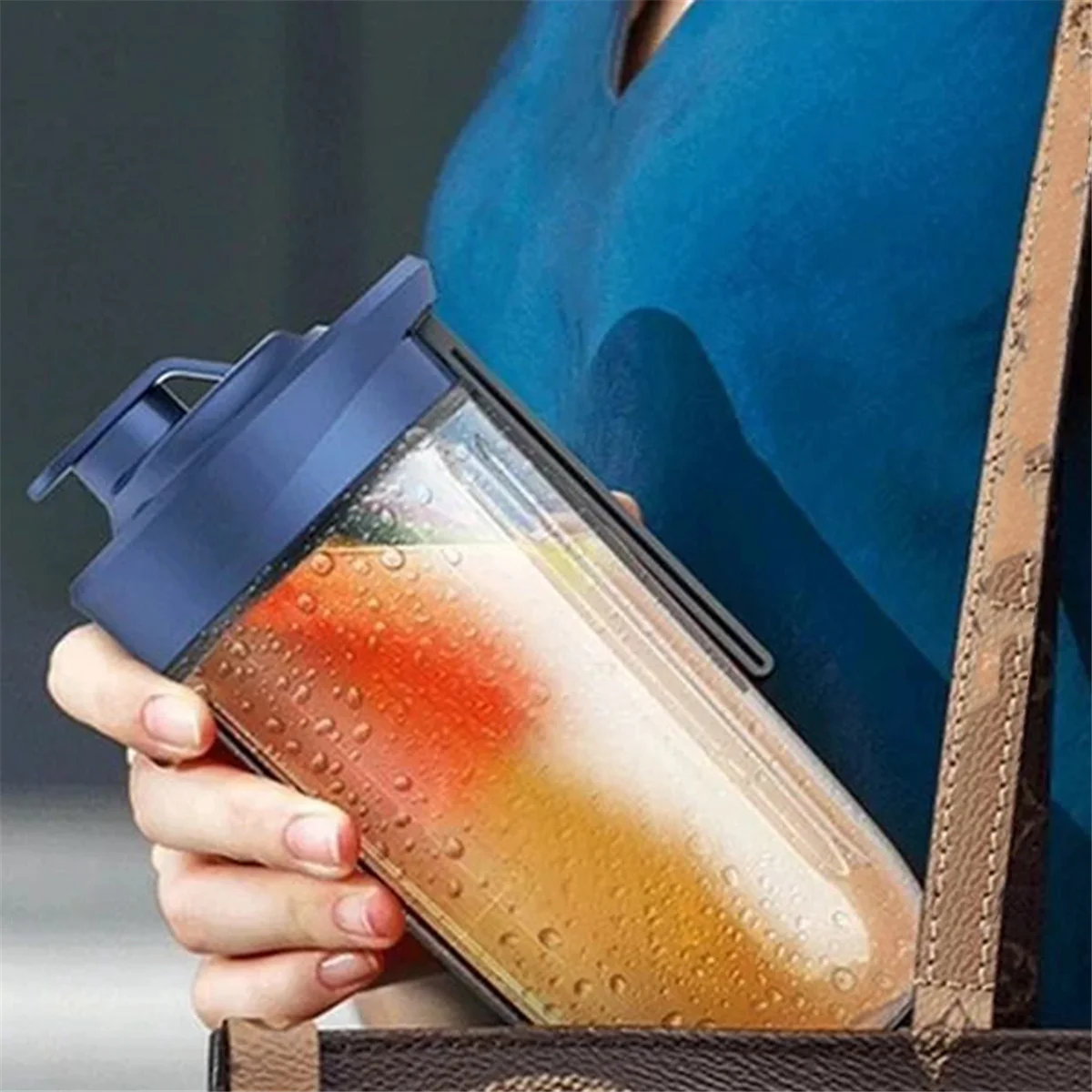 Portable Juicer Blending Cup Portable Small Juicer Home Fruit Juicer Smoothie Blender Mini Juice Blender Charging Juicer