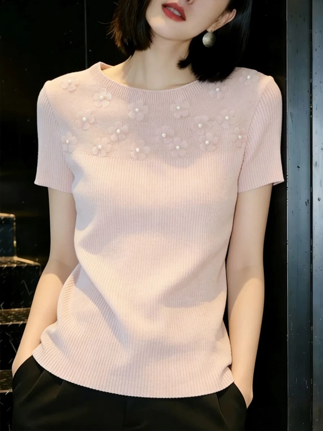 

Commute Lady Style Short Sleeve Knitted Shirt Women's Pearl Flower Decoration round Neck Versatile Top Summer 2026 Silk Blend