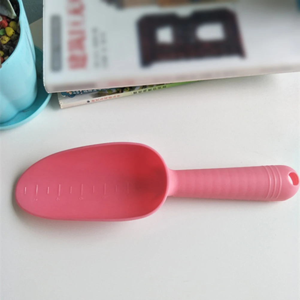 

2pcs Portable Soil Scoop Plastic Spatula Agricultural Shovel Planting Digger Flowers Tools for Garden (Blue and Red)