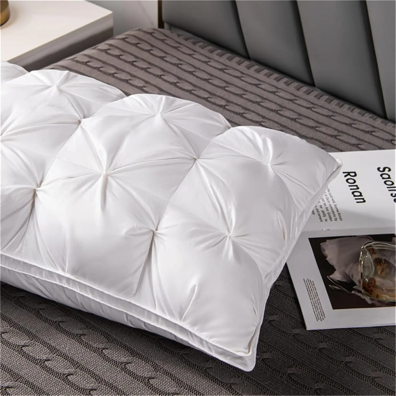 Hot-selling Cotton Fabric European Standard 95% Goose Down 5% Goose Feather Filling Luxury Super Soft White Pillow