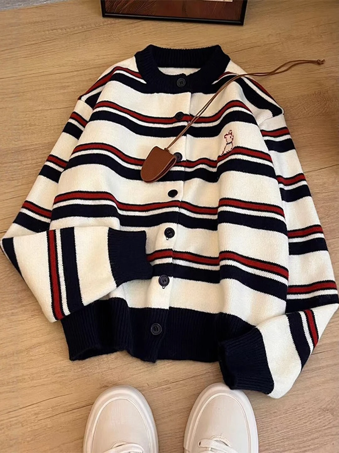 

Свободный теплый вязаный свитер для повседневной носки, больших размеров, с длинными рукавами, круглым вырезом, мягкий, в полоску, женский топ в корейском стиле