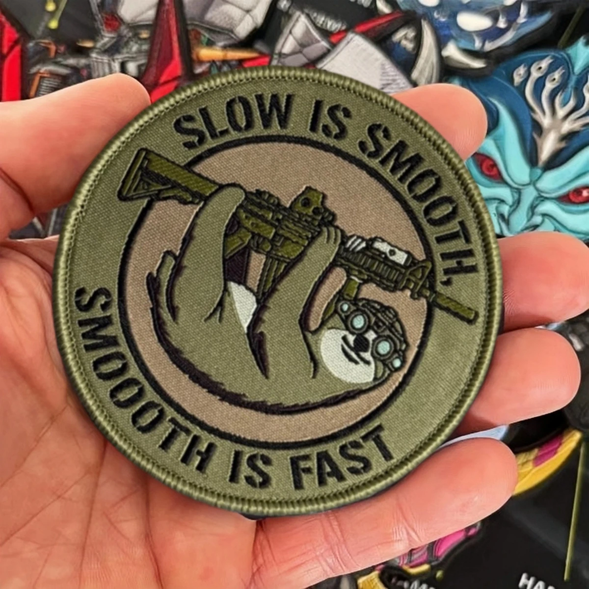 Emblema Tático Militar Bordado Sloth, com Frases 'Slow Is Smooth, Smooth Is Fast', para Mochilas e Airsoft, com Velcro