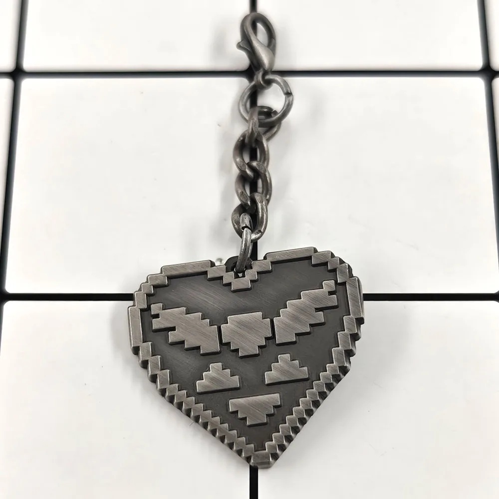 Deltarune Pixel Heart Doppelseitiger Metall-Schlüsselanhänger Retro-Spiel-Anhänger Rucksack-Charm Sammlerstück für Videospiel-Fans Geschenk – Detail 7