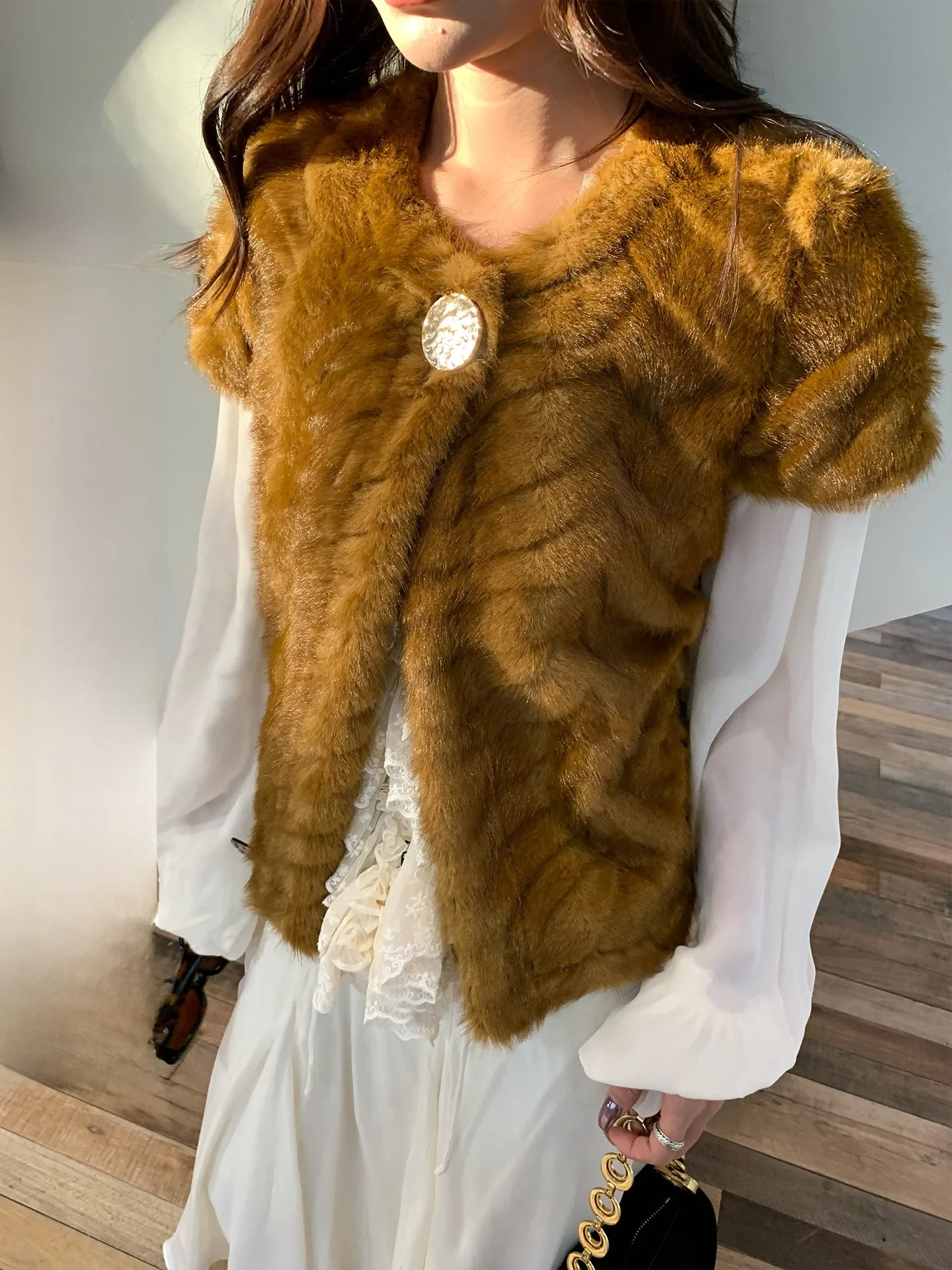 

Early Spring New Sle Retro Brown Eco-friendly Furry Jaet Women's ort round Ne-button Plu Vest Faionable Daily...