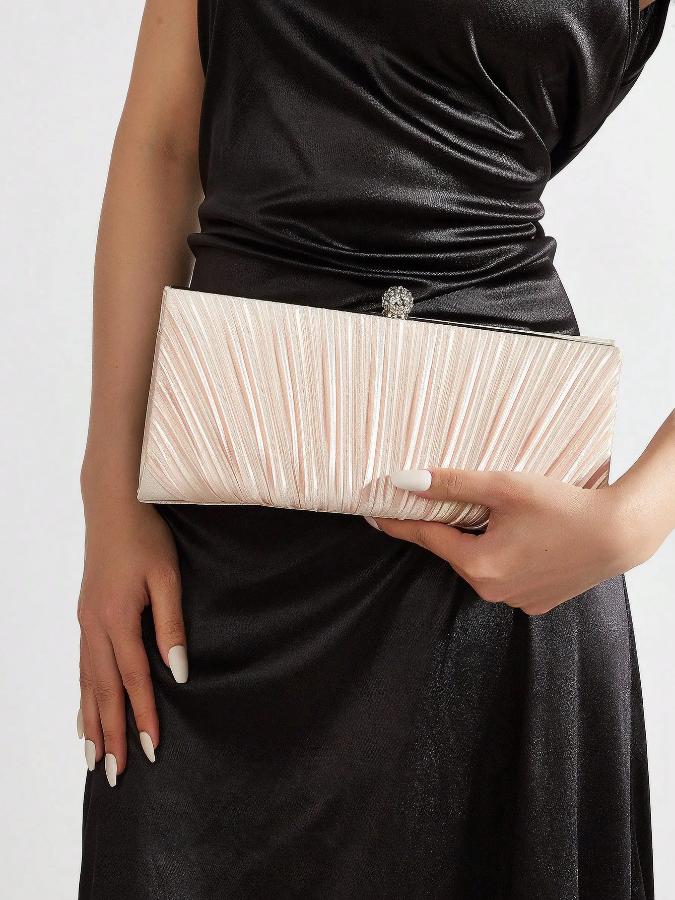 

Stylish and simple pleated commuter crossbody bags and handbags, evening bags suitable for parties are suitable for all seasons.
