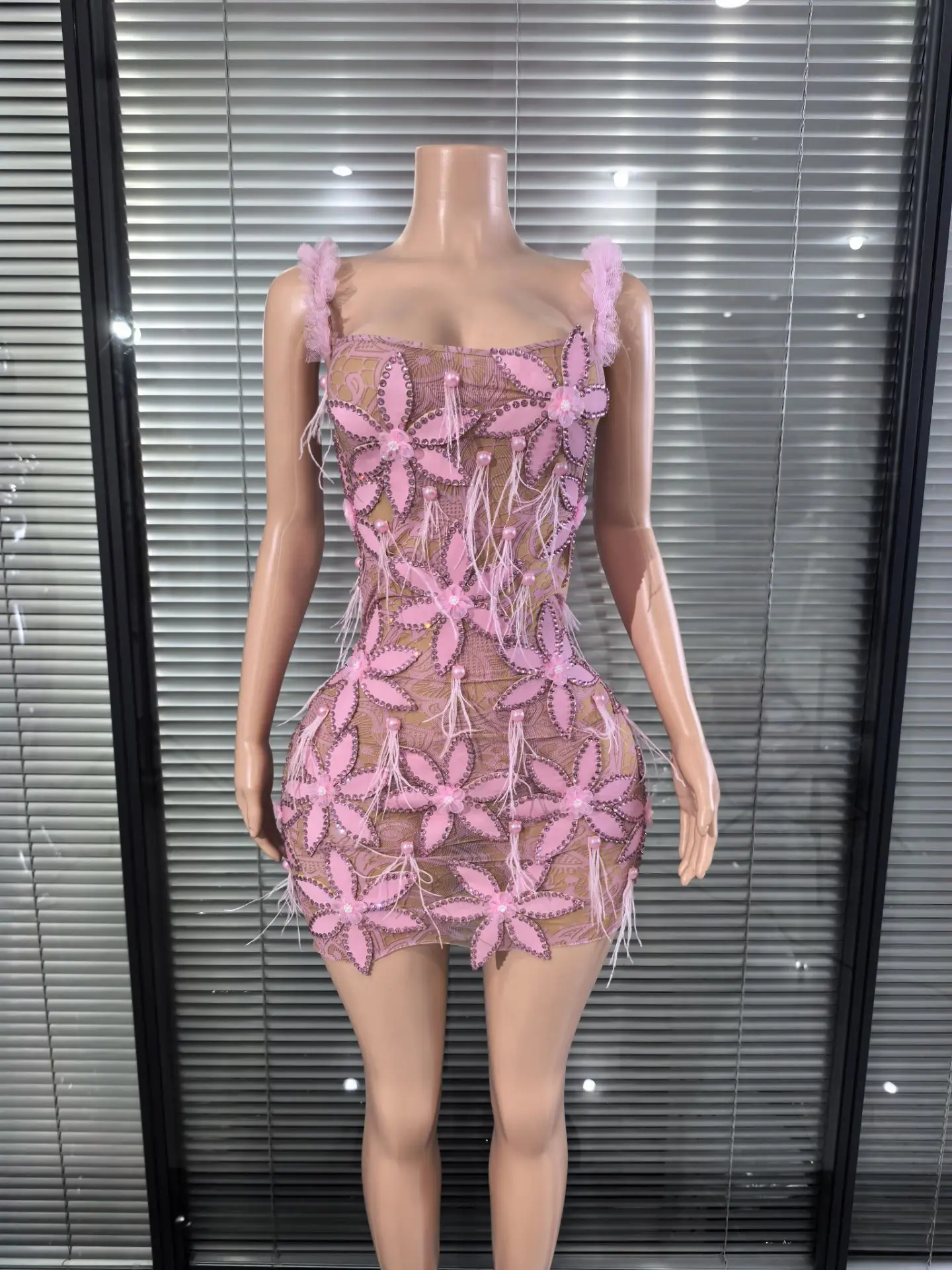 Vêtements de spectacle de Concert d'anniversaire à fleurs roses, épaules dénudées, robes en maille à paillettes découpées, tenue de soirée pour femmes, tenue de boîte de nuit