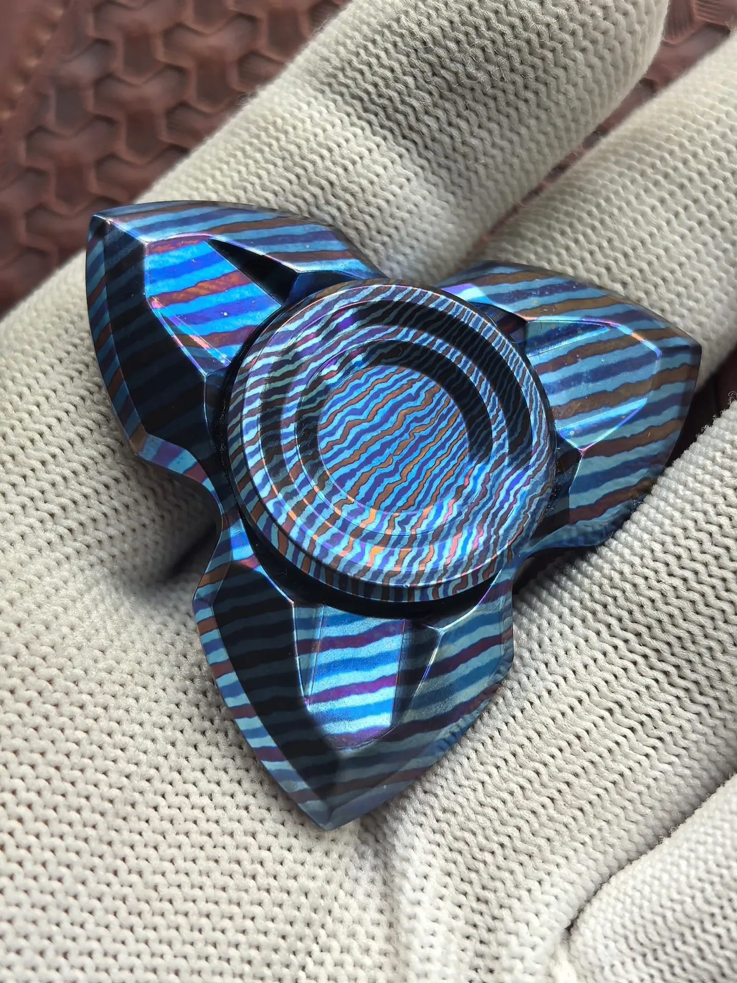 Used EDC Novo Apache XL Titanium Horse Apache Push Brand EDC Decompression Toy
