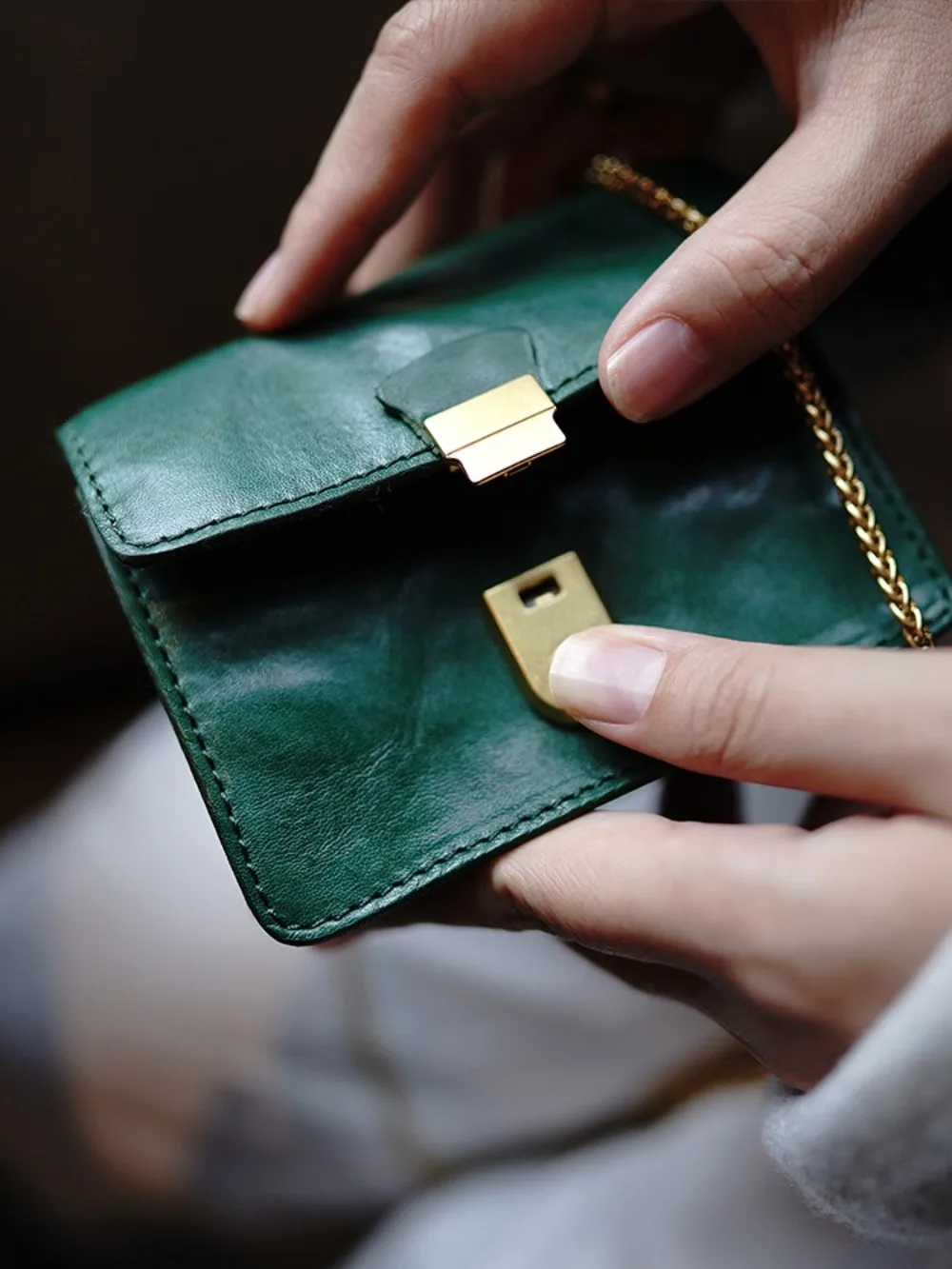 Fashionable mini coin purse, lipstick bag, versatile stylish crossbody square bag and key pouch made of vegetable-tanned cowhide