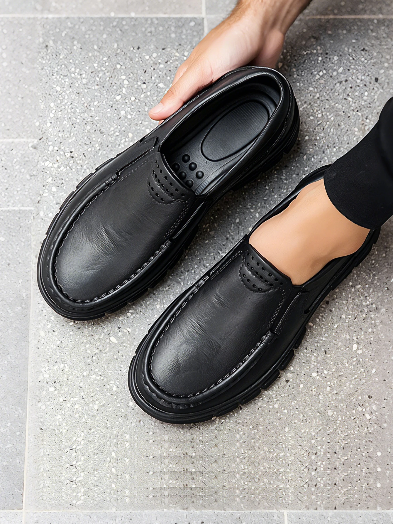 Men's All-Season Casual Simple Solid Color Eva One-Piece Flat Slip-On Loafers Splash-Proof Fishing Shoes Large Size Fishing Shoes