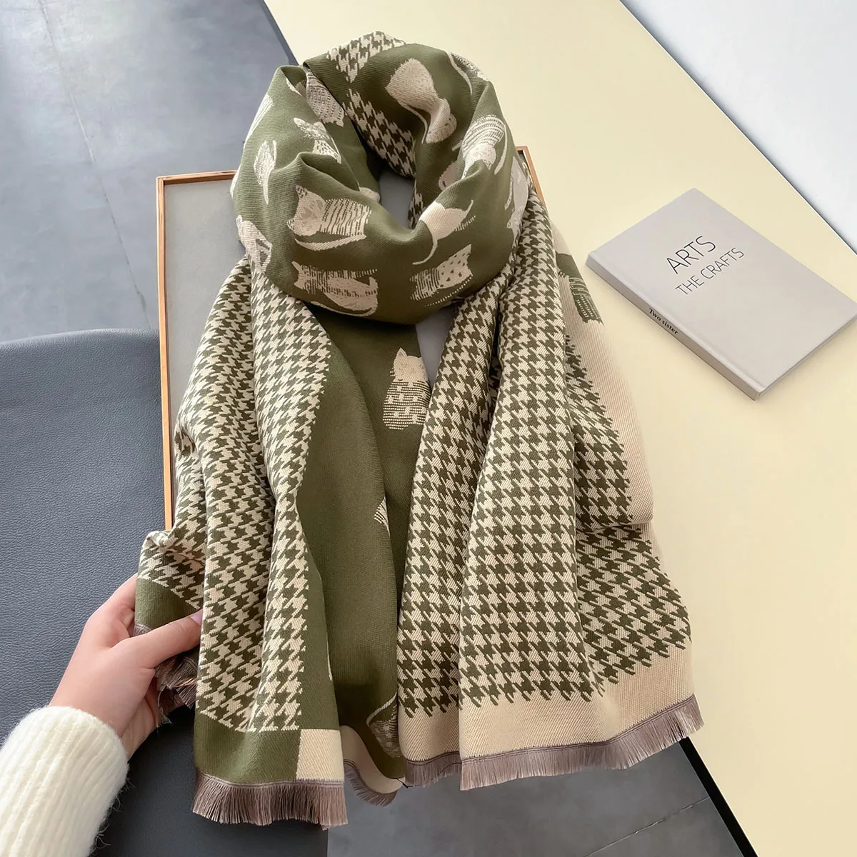 2025 Poncho Luxury Houndstooth Winter Cashmere Pashmina Shawls Lady Wraps Warm Scarves Design Print Female Foulard Stoles Scarf