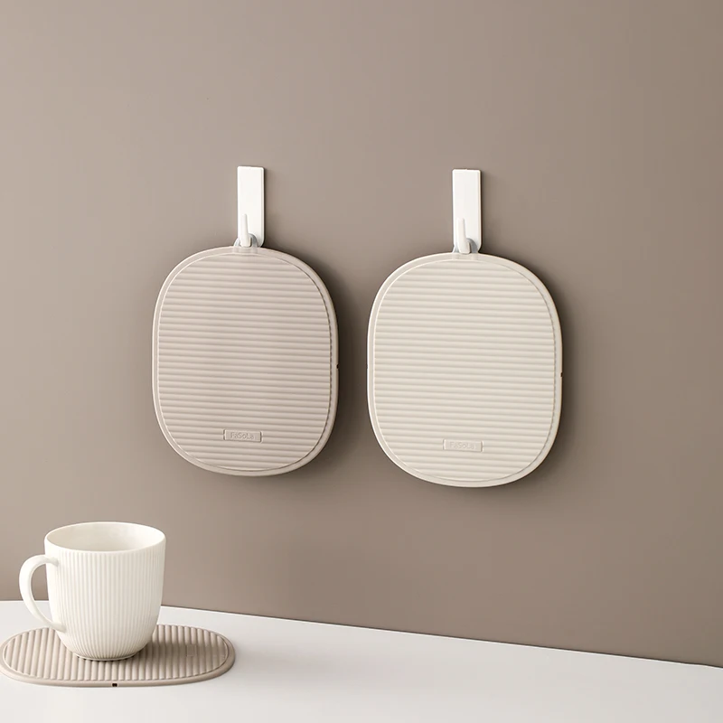 

Silicone pot mat for hot pots and pans, heat-resistant countertop mat, spoon rest for the countertop, coaster