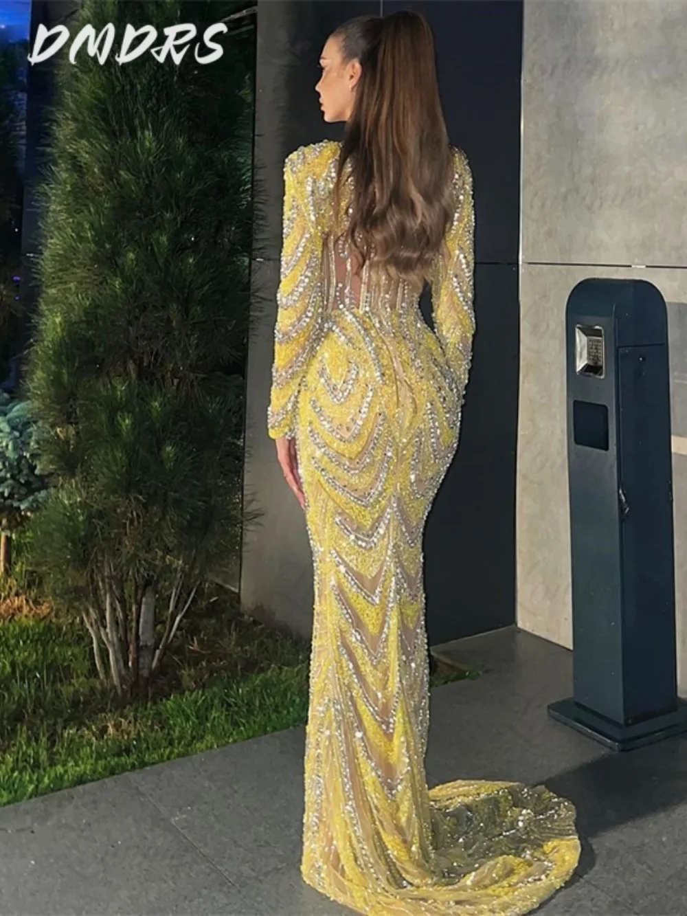Romantic Sequined Evening Dress For Women Arabic Dubai Prom Dresses 2026 Long Sleeve Shiny Crystals Mermaid Party Wedding Gowns