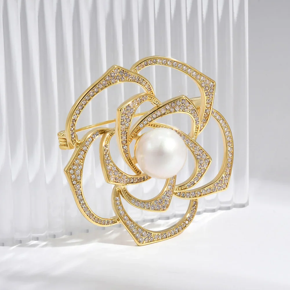 

Metal Rose Flower Hollow Brooch Cubic Zirconia Women's Brooches Corsage Party Dress Decor Jewelry Accessories Birthday Gift