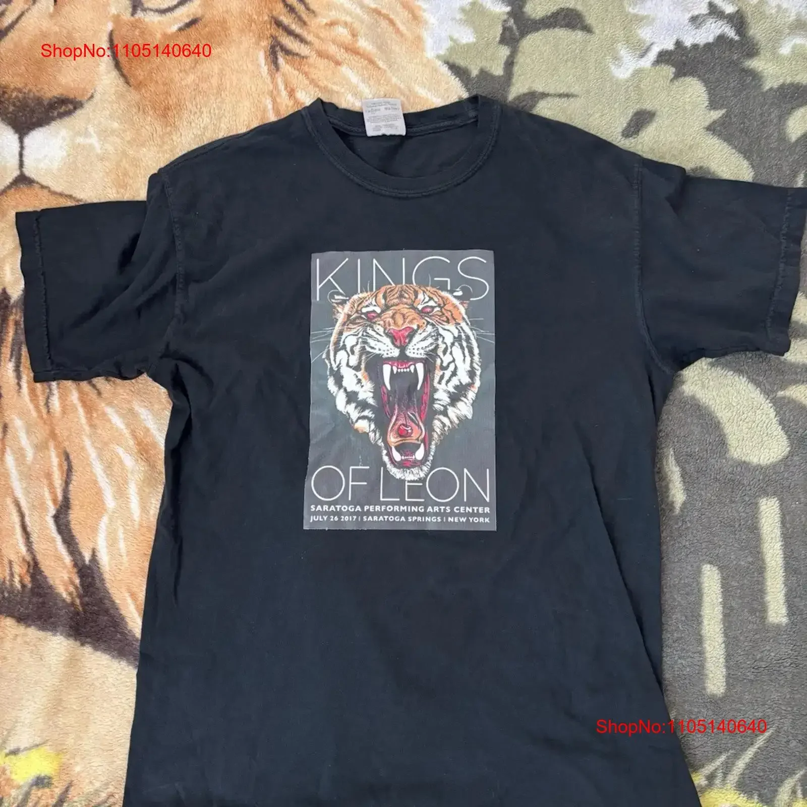 تي شيرت Kings of Leon Sz M للرجال مركز الفنون الأداء Saratoga 2017 قميص مغسول عتيق للارتداء اليومي للجنسين ناعم قليلاً #1