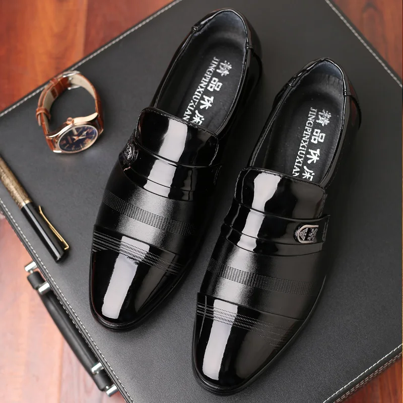 Stylish Men's Leather Shoes Luxury Lacquer Pointed Toe Glossy Temperament Business Shoes Breathable Comfortable Casual