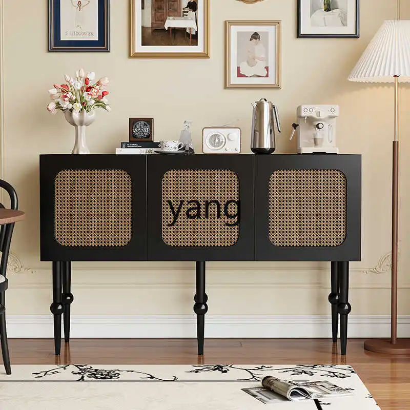 Левый входной коридор, двухдверный шкафчик, боковой шкаф из ротанга