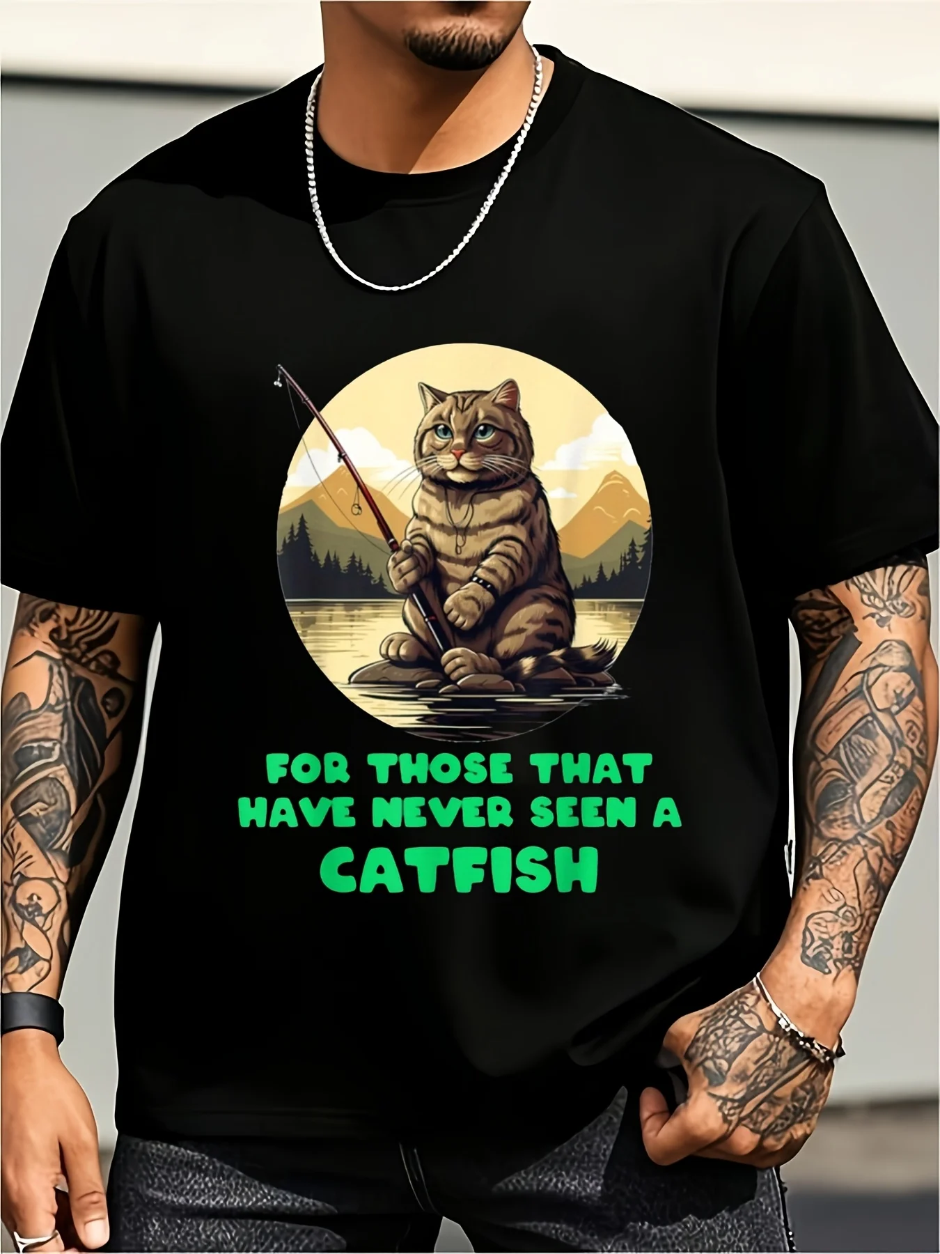 Men's Fun Catfish Fishing T-Shirt, for Those Who Have Never Seen a Catfish, with a Slogan Featuring a Vintage Fishing Catfish Lake Sunset Design, Green Print on Black Background, Casual Humorous T-Shirt Suitable for Anglers and Catfish Enthusiasts, Large Size Vintage Casual Round-Neck Printed T-Shirt, Unisex, Plus Size